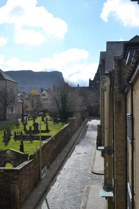 Next To The Palace And Royal Mile With Parking إدنبرة المظهر الخارجي الصورة